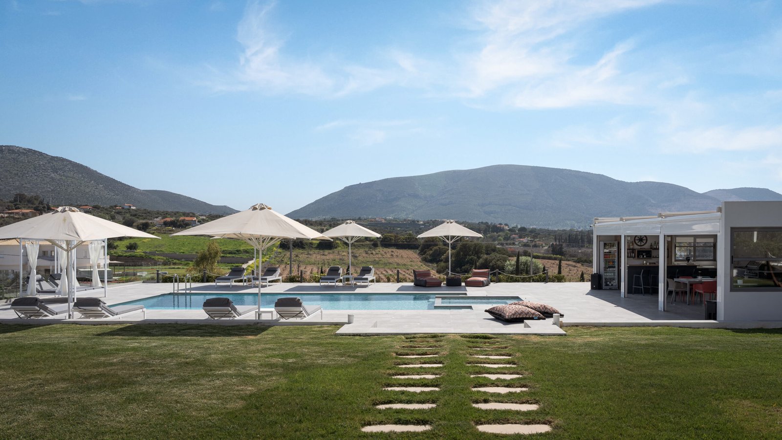 Εξωτερικός χώρος της Markopoulo Villa στο Μαρκόπουλο